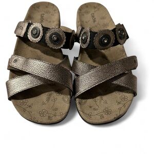 Taos Footwear Metallic Bronze Sandals Size 10